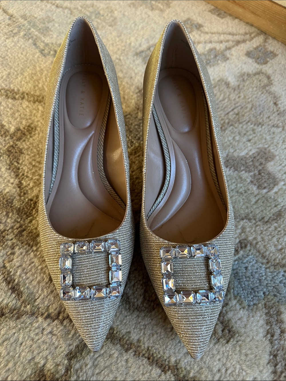 Kelly & Katie Gold Raisa Pump - Picture 2 of 6